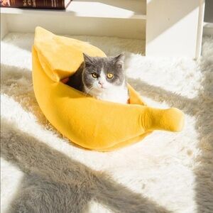 Small Pet Bed Banana Warm Plush Breathable Bed Banana Cat Bed